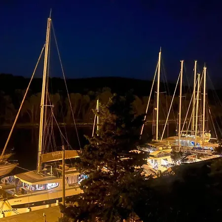 Bay View * Molat