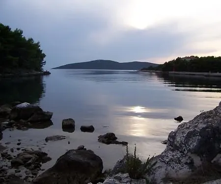 Molat Bay View 公寓 Molat